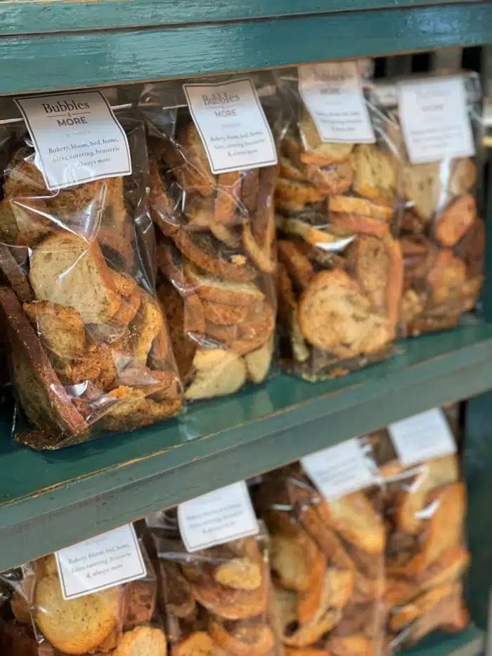 Zakje huisgemaakte ovengebakken crostini's