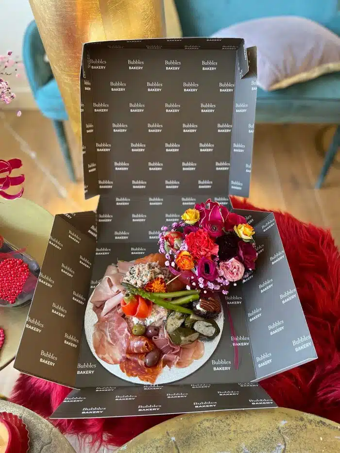 Borrelbox met bloementaartje