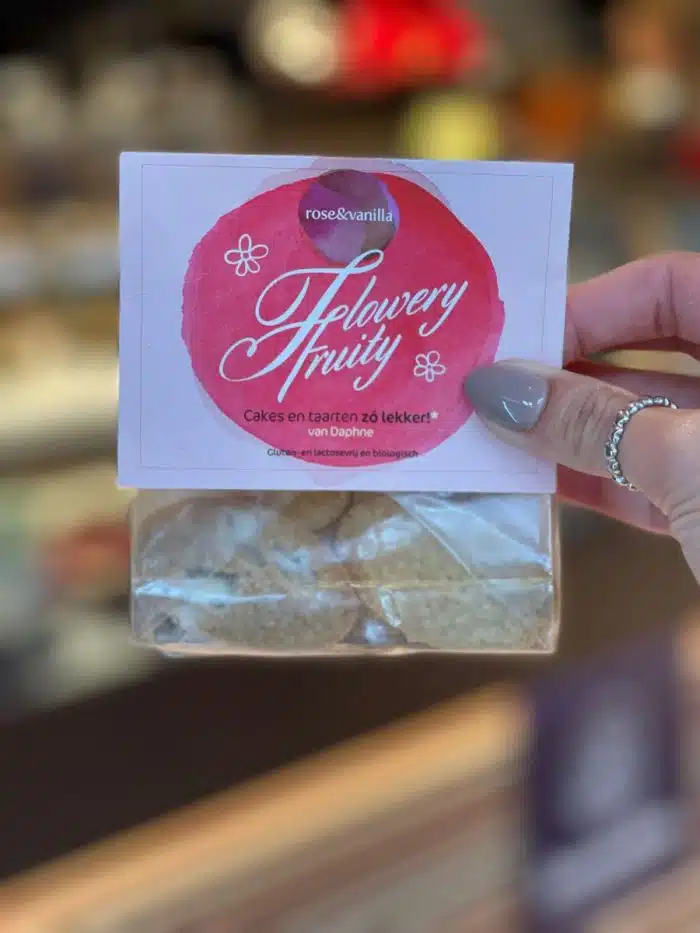 Glutenvrije en lactosevrije gebakjes, 4 stuks 'Flowery Fruity' | Rose & Vanilla