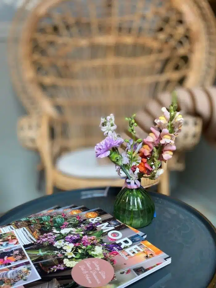 Boeketje inclusief vaasje | Verse- of kunstbloemen - Afbeelding 2