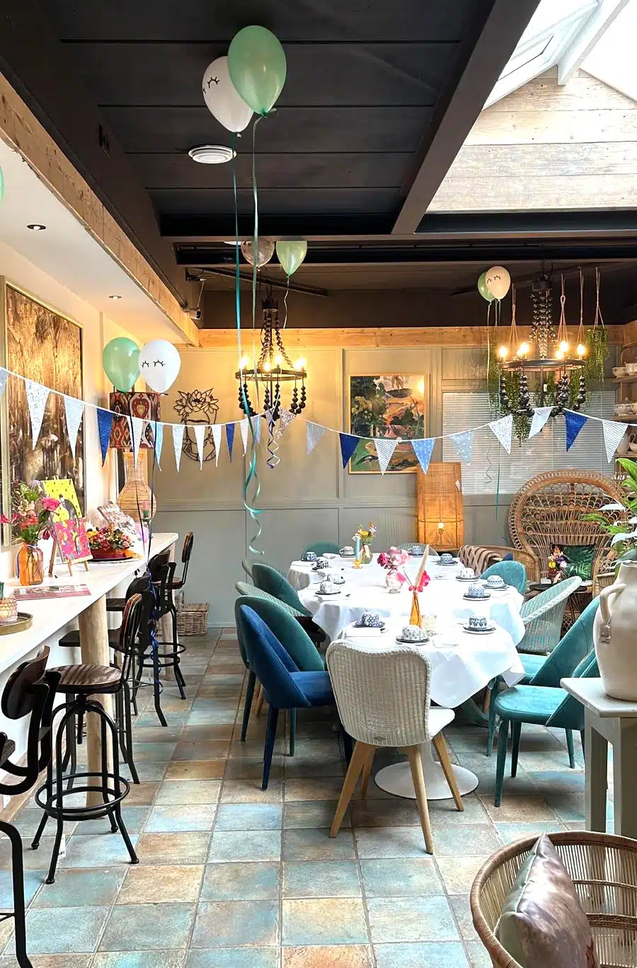 een ingedekte high tea voor een babyshower