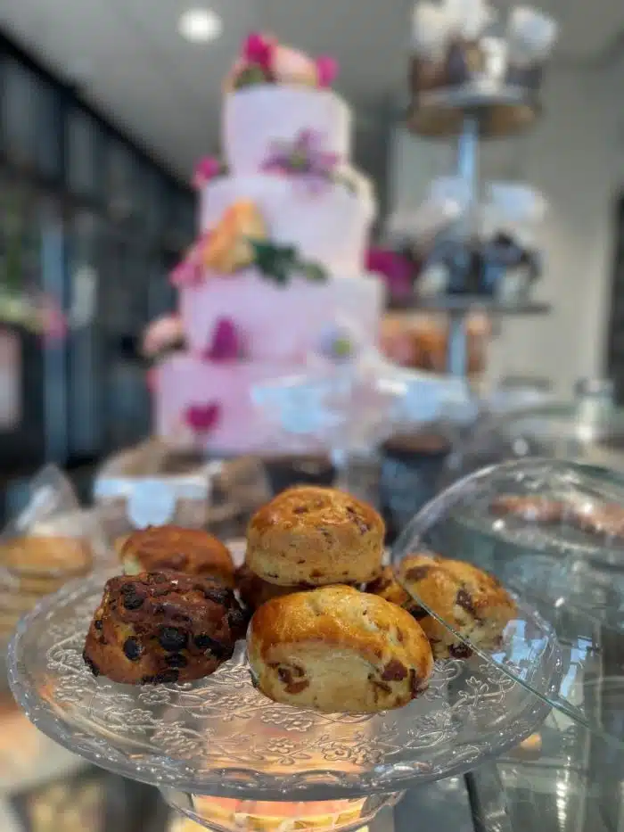 Huisgemaakte scones | Per stuk | Eventueel met huisgemaakt jam & clotted cream