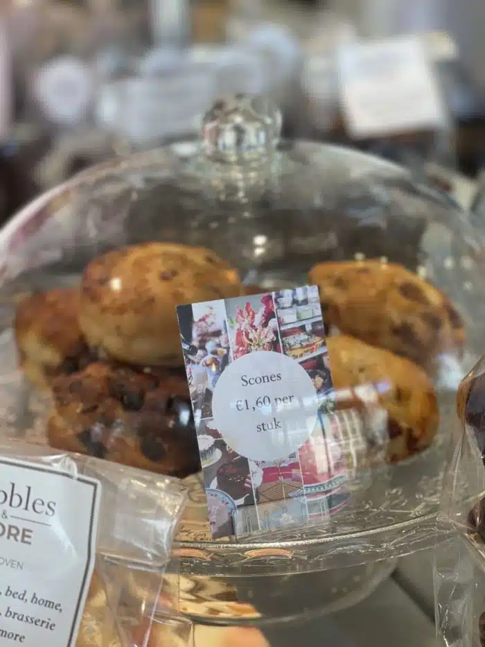 Huisgemaakte scones | Per stuk | Eventueel met huisgemaakt jam & clotted cream - Afbeelding 2