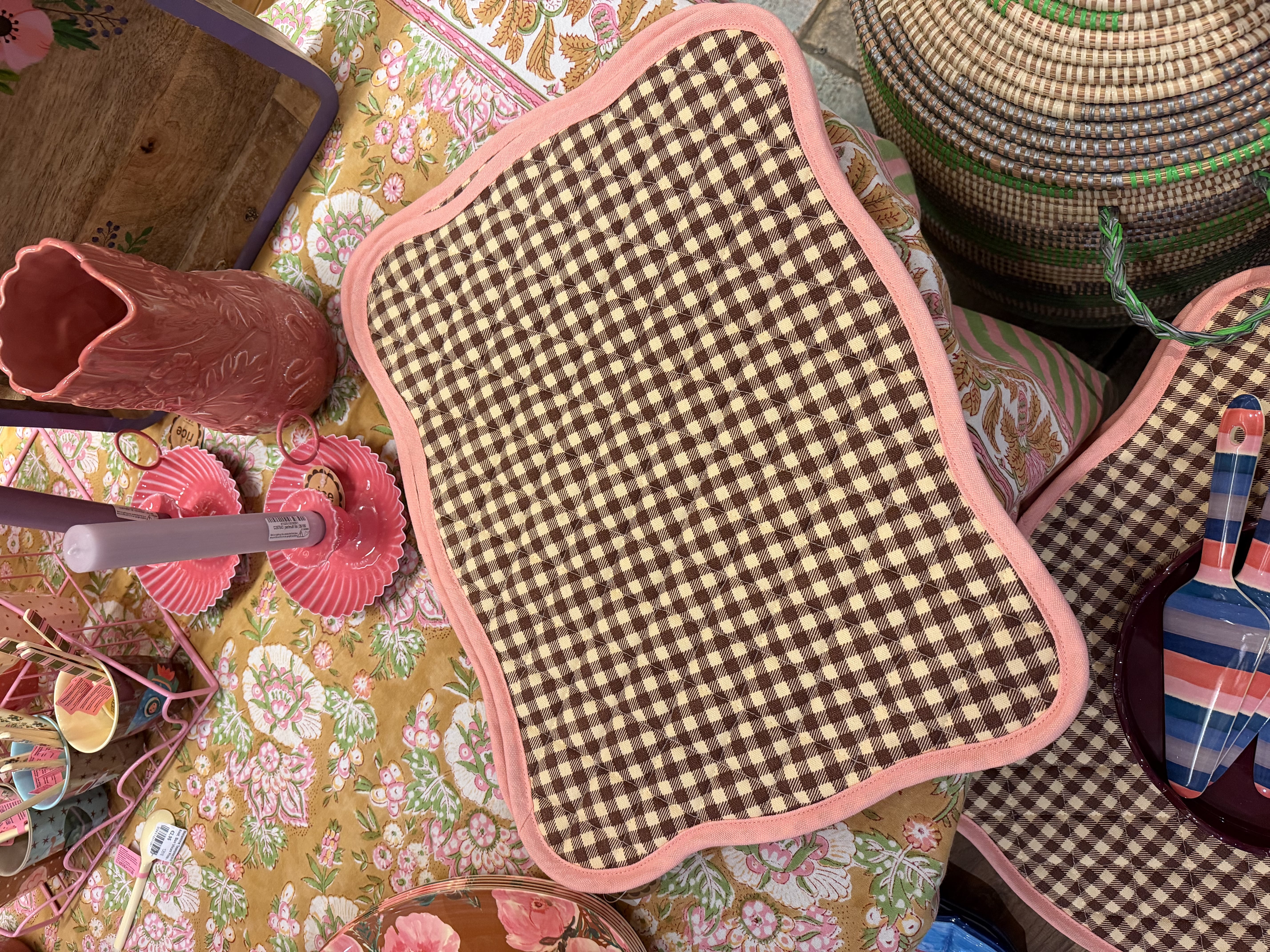 Quilted Placemat in Checks - Backside and Scallop Egde in Pretty Pink